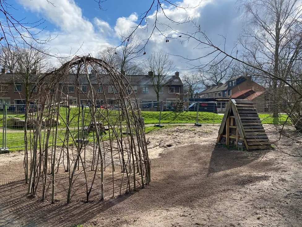Wilgenhut geplaatst op speelterrein